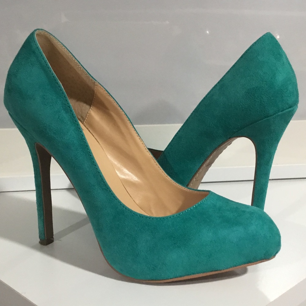 FREE w/$300 🎁 Heeled platforms  👠 - Picture 6 of 6